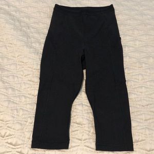Women’s Lululemon Capri Leggings with Pockets